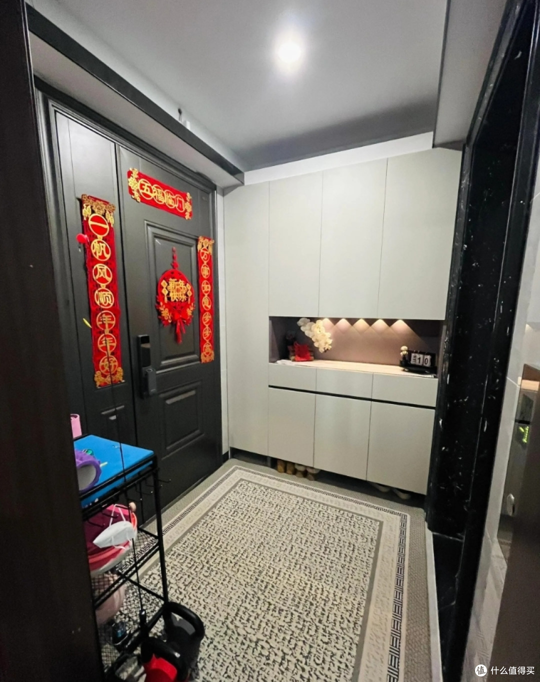 一梯一户就是爽,电梯间装柜子、放杂物,直接多出一个房间!