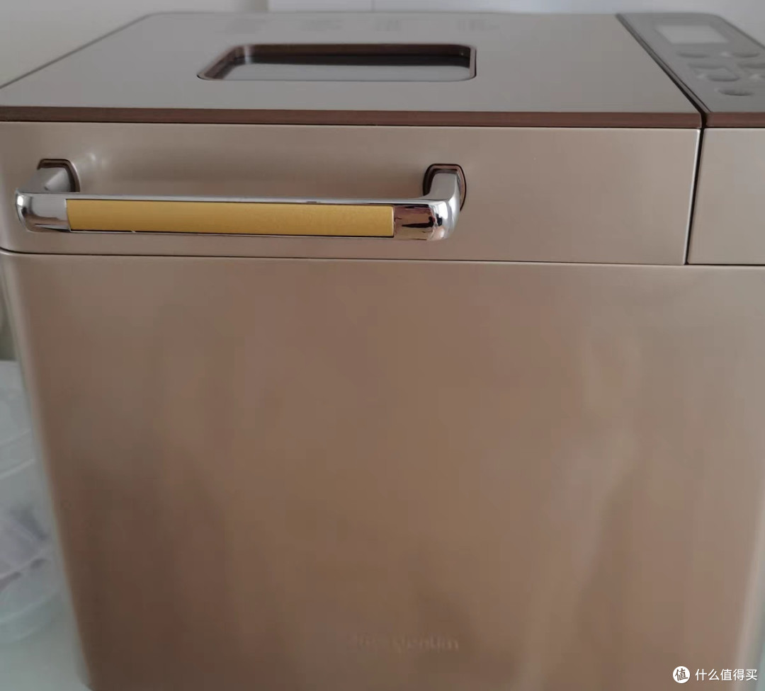 东菱面包机，果料自动撒？
