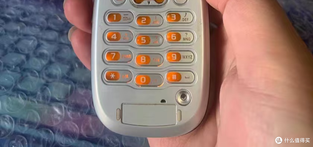 经典复古翻盖手机仅38元起,圆形内外屏太前卫,握持手感一级棒!