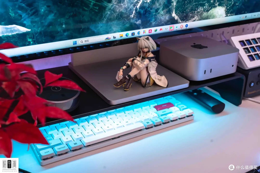 点亮桌搭 RGB,演绎赛博朋克风,用雷蛇幻彩增高架补全光效短板