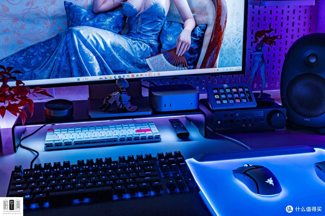 点亮桌搭 RGB,演绎赛博朋克风,用雷蛇幻彩增高架补全光效短板