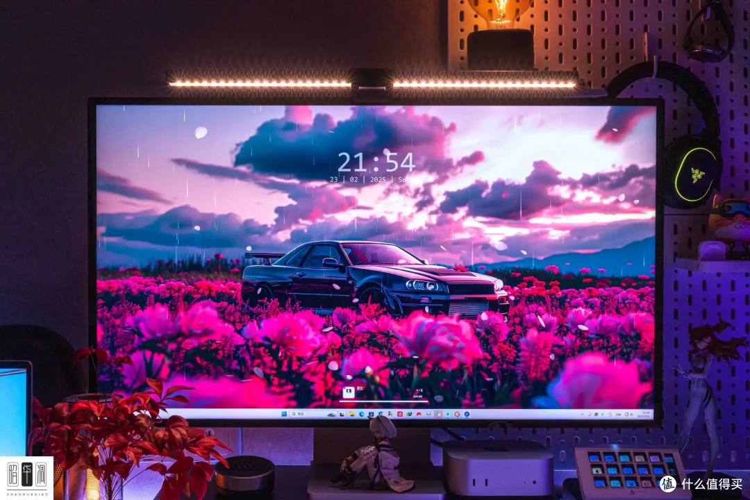 点亮桌搭 RGB,演绎赛博朋克风,用雷蛇幻彩增高架补全光效短板