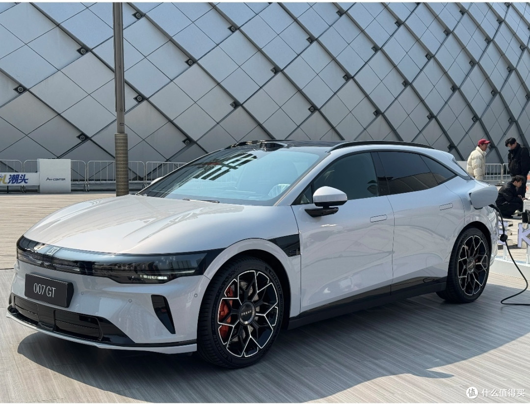极氪007GT：2025年猎装车新势力剖析