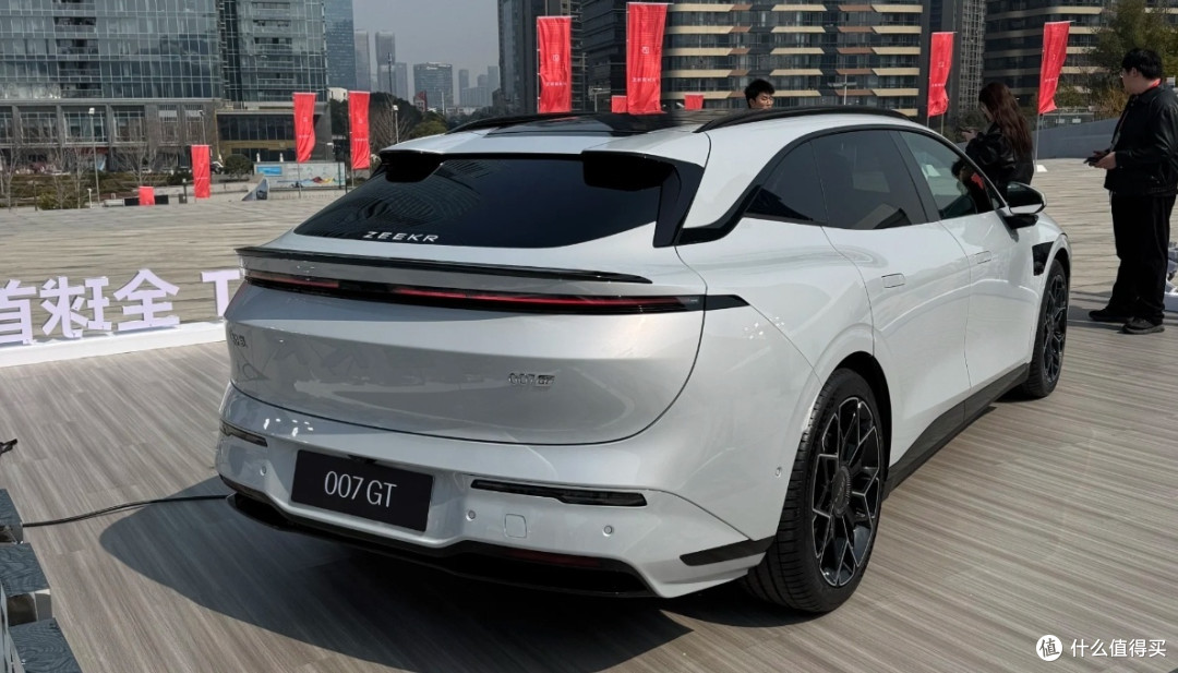 极氪007GT：2025年猎装车新势力剖析