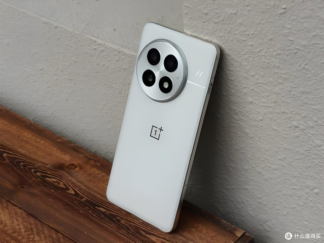 跌至3587元，2K东方屏+6000mAh+哈苏影像，一加不将就