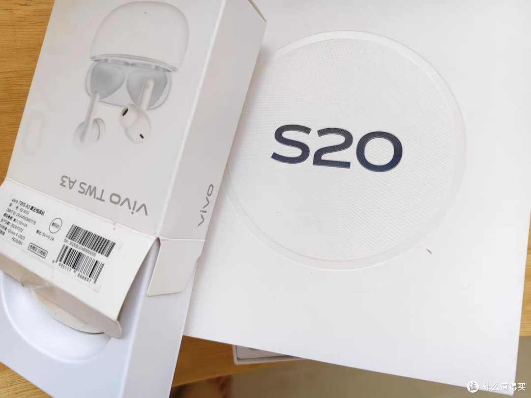 vivo S20：学生党的5G拍照神器，柔光人像、轻薄机身，续航无忧