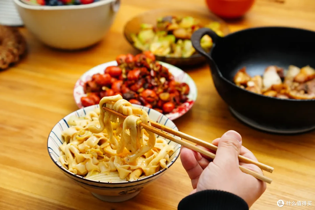 用上全自动面条机，我和兰州拉面的距离，只差一碗牛肉汤