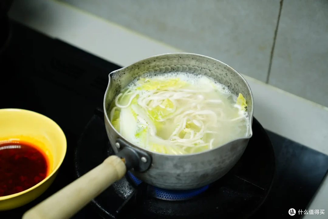 用上全自动面条机，我和兰州拉面的距离，只差一碗牛肉汤