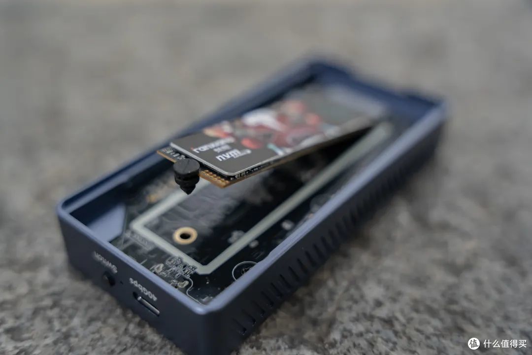 Macmini M4不拆机扩容!速率高达40Gbps,阿卡西斯雷电硬盘盒超快