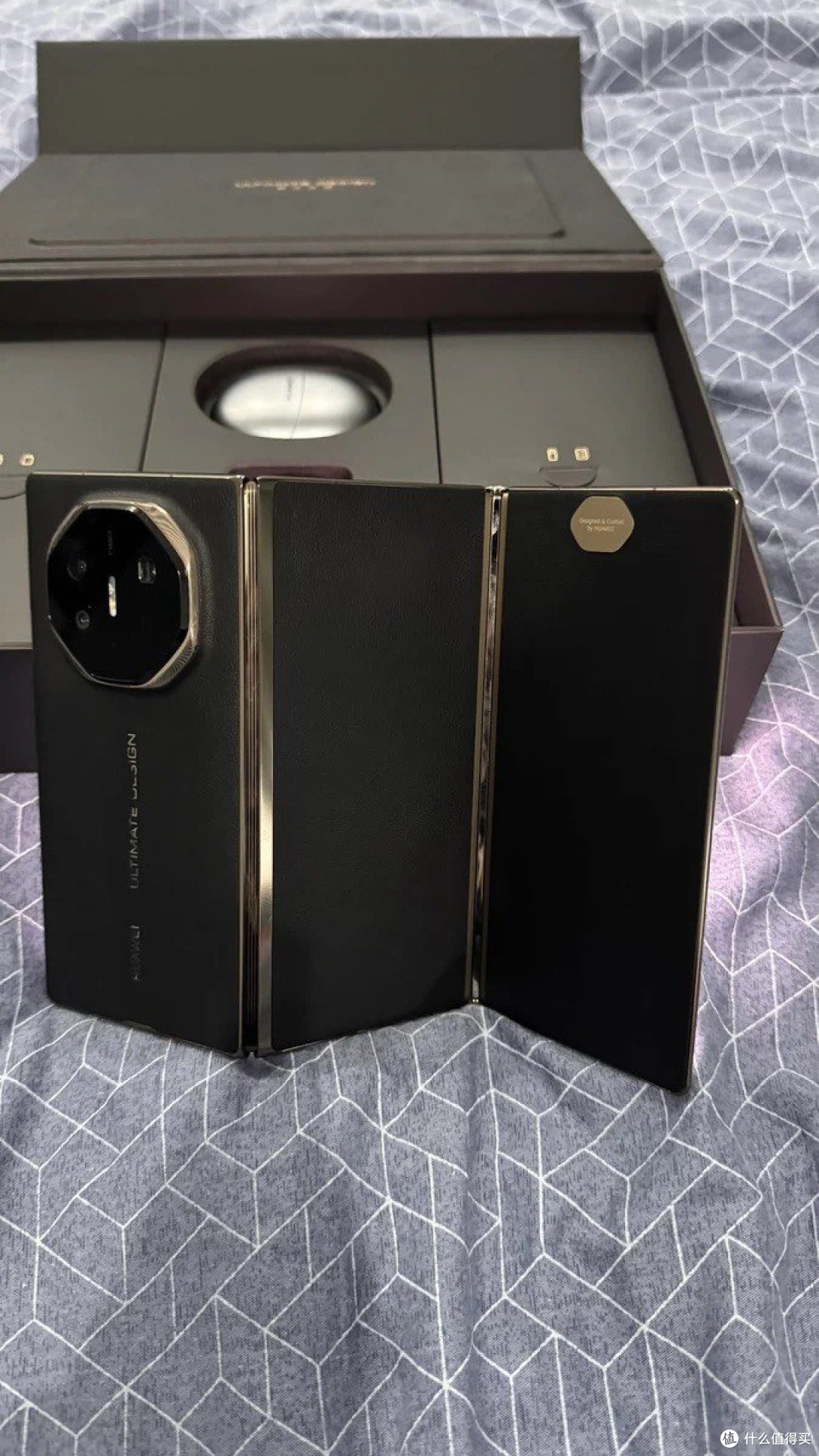 华为新形态展望:折叠屏与卫星通讯引领黑科技浪潮