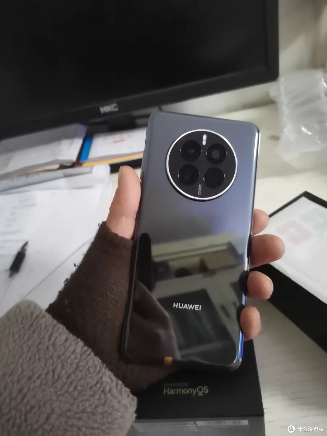 华为新形态展望:折叠屏与卫星通讯引领黑科技浪潮