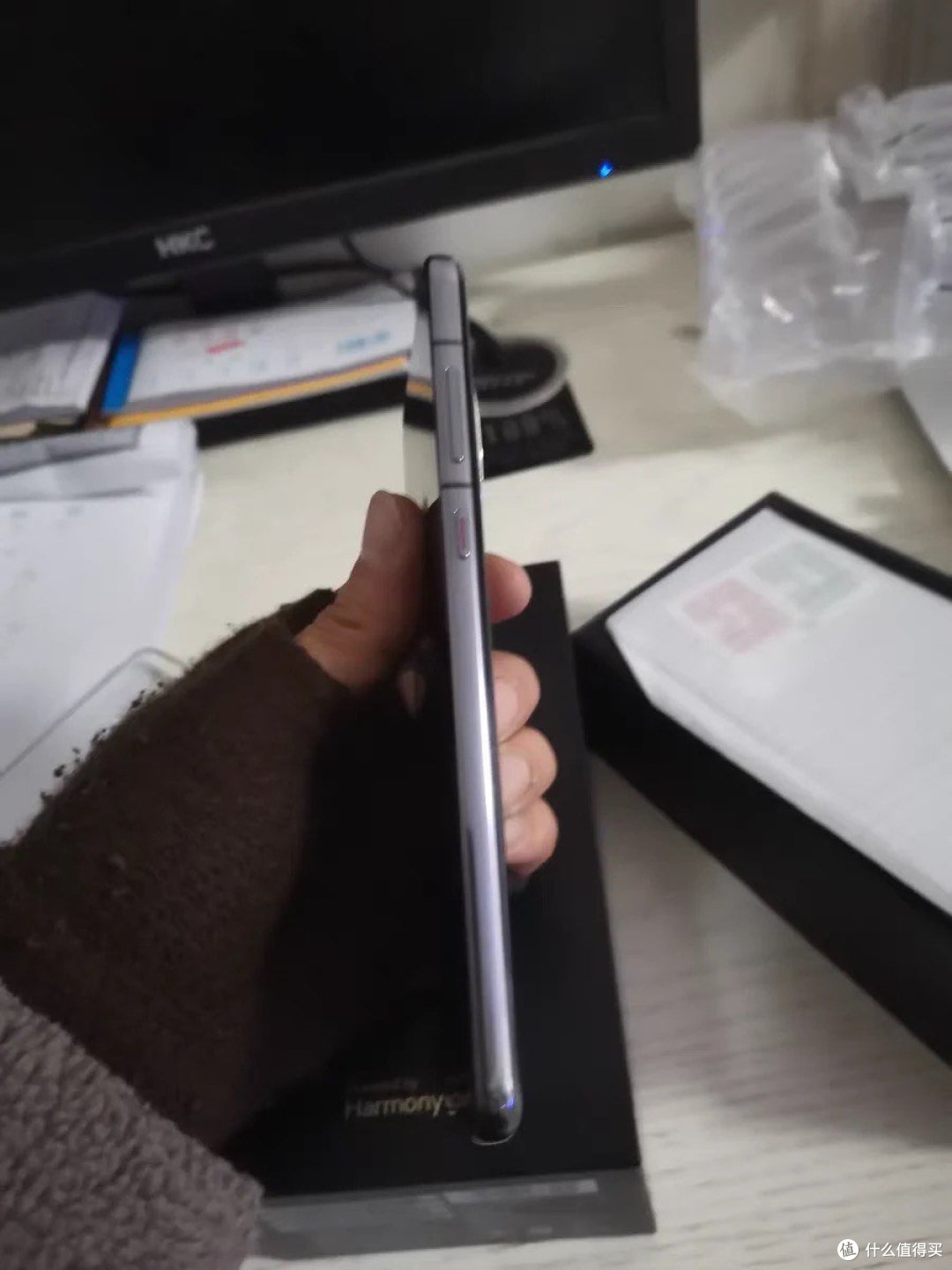 华为新形态展望:折叠屏与卫星通讯引领黑科技浪潮