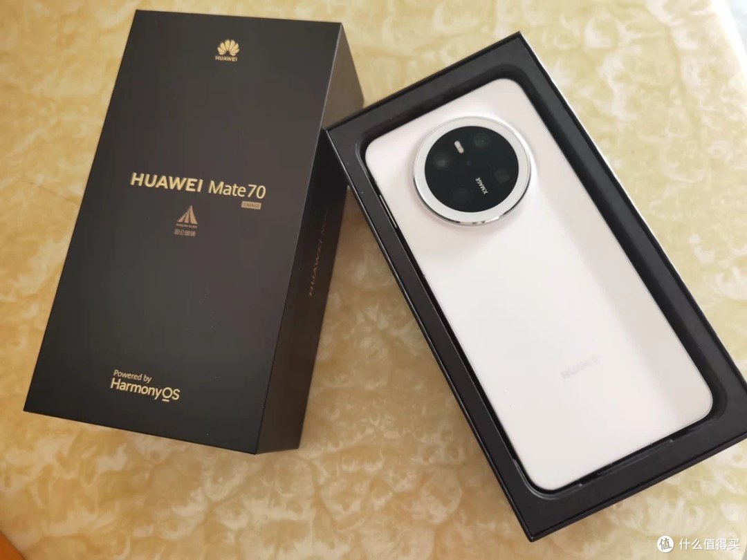 华为新形态展望：折叠屏与卫星通讯引领黑科技浪潮