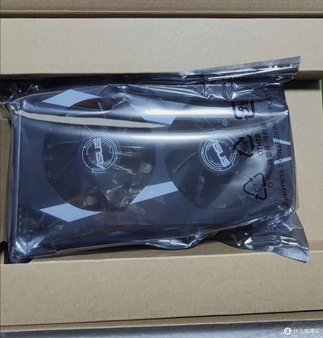 华硕RTX3050 06G雪豹显卡，千元级别最具性价比的显卡。