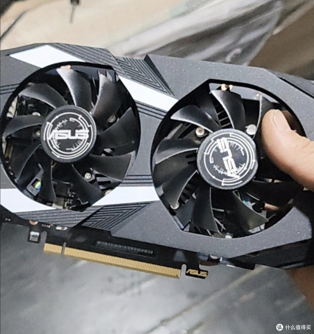 华硕RTX3050 06G雪豹显卡，千元级别最具性价比的显卡。