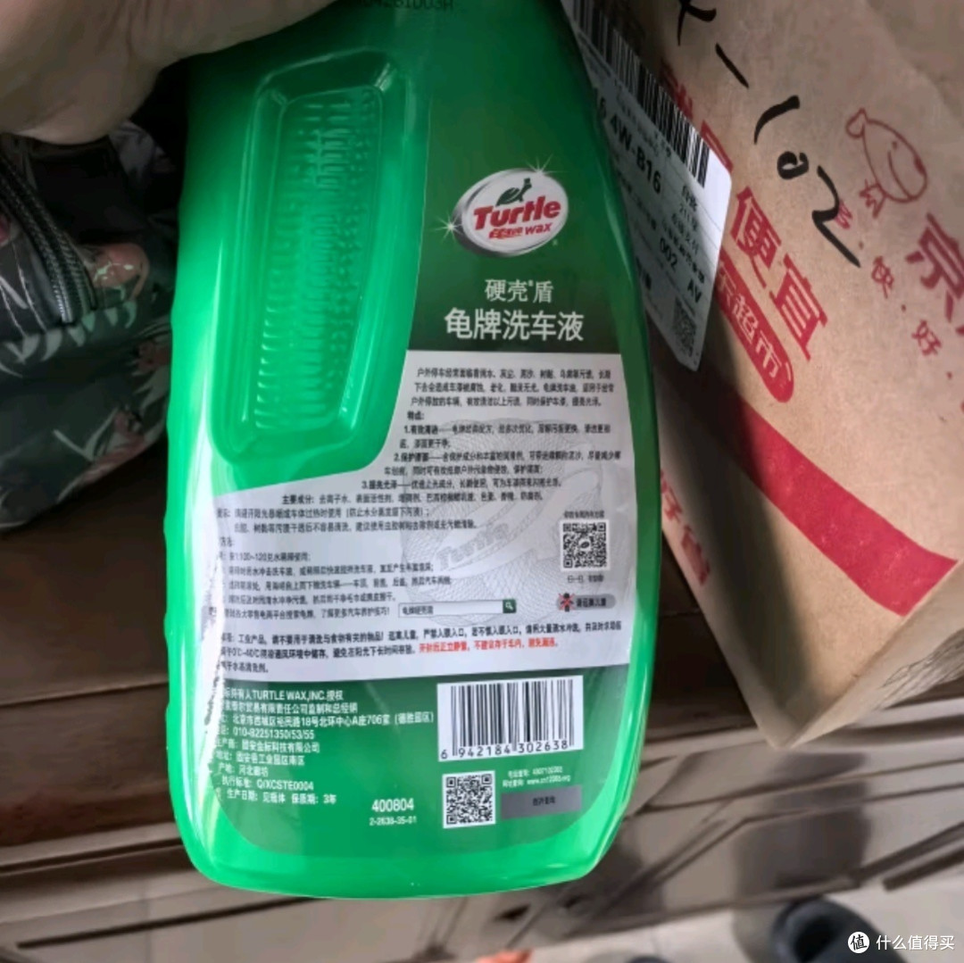 龟牌硬壳盾高泡洗车水蜡：汽车清洁与上光的优选之选