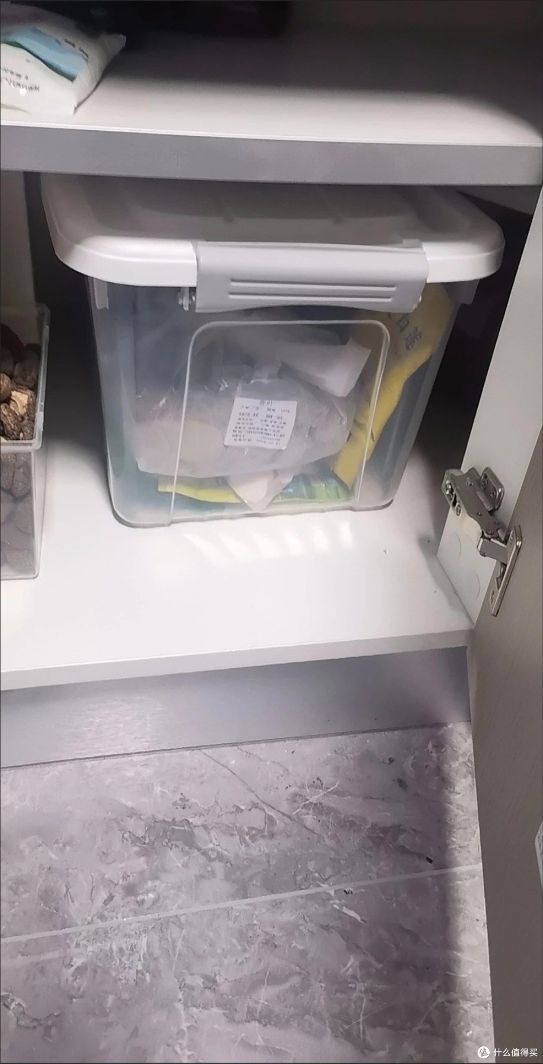 杂物间逆袭!透明储物箱的神奇魔法