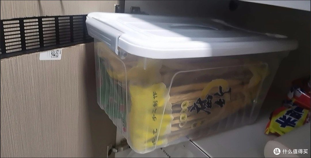 杂物间逆袭!透明储物箱的神奇魔法
