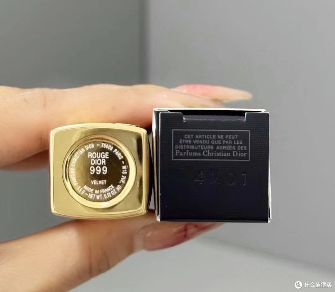 迪奥(Dior)金管限定口红999:丝绒红唇,精美之选