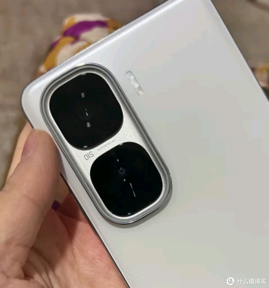 vivo iQOO Neo10 12GB+256GB 驰光白 第三代骁龙8 自研电竞芯片Q2