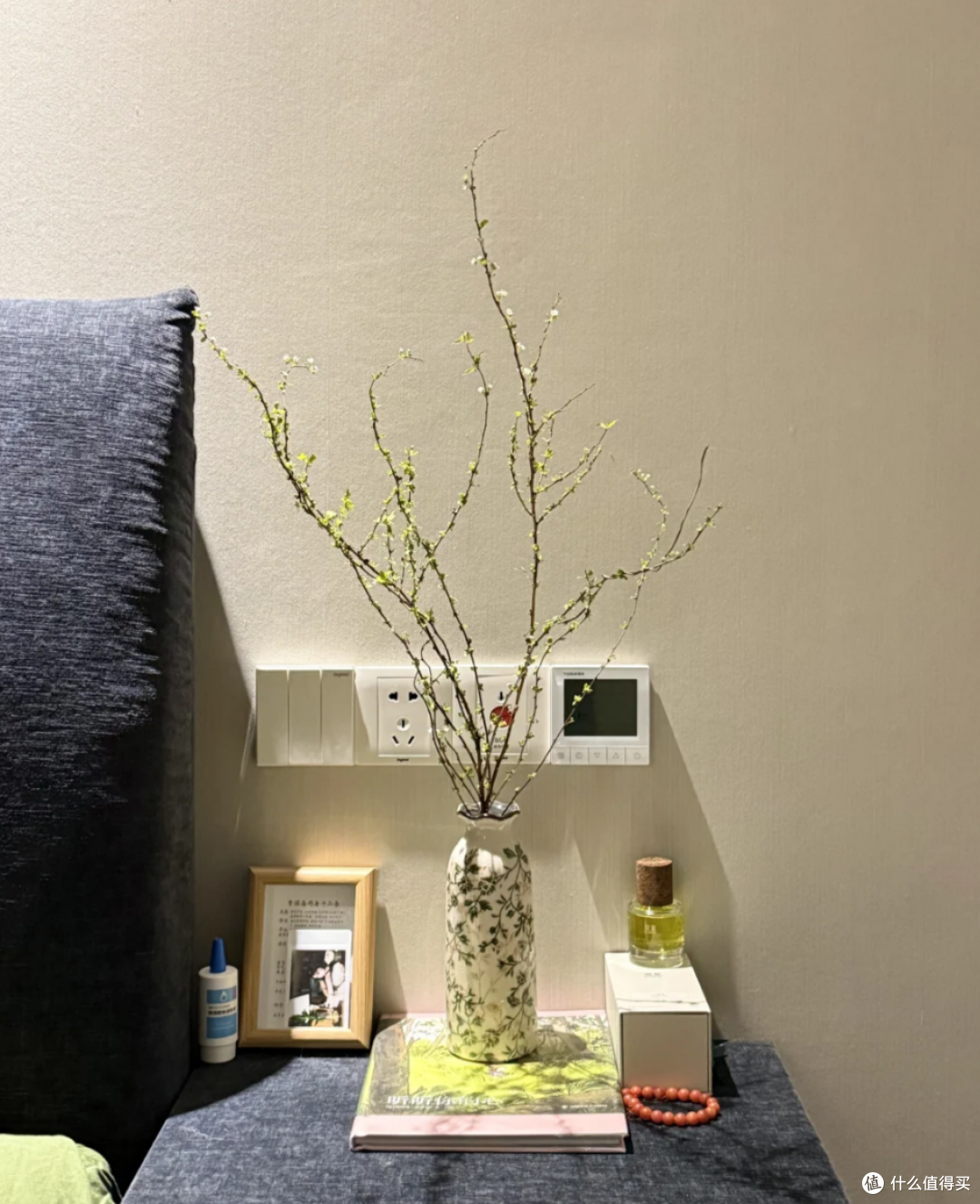 刚刚才知道,这5种东西不能放床头,不是迷信,赶紧拿走!