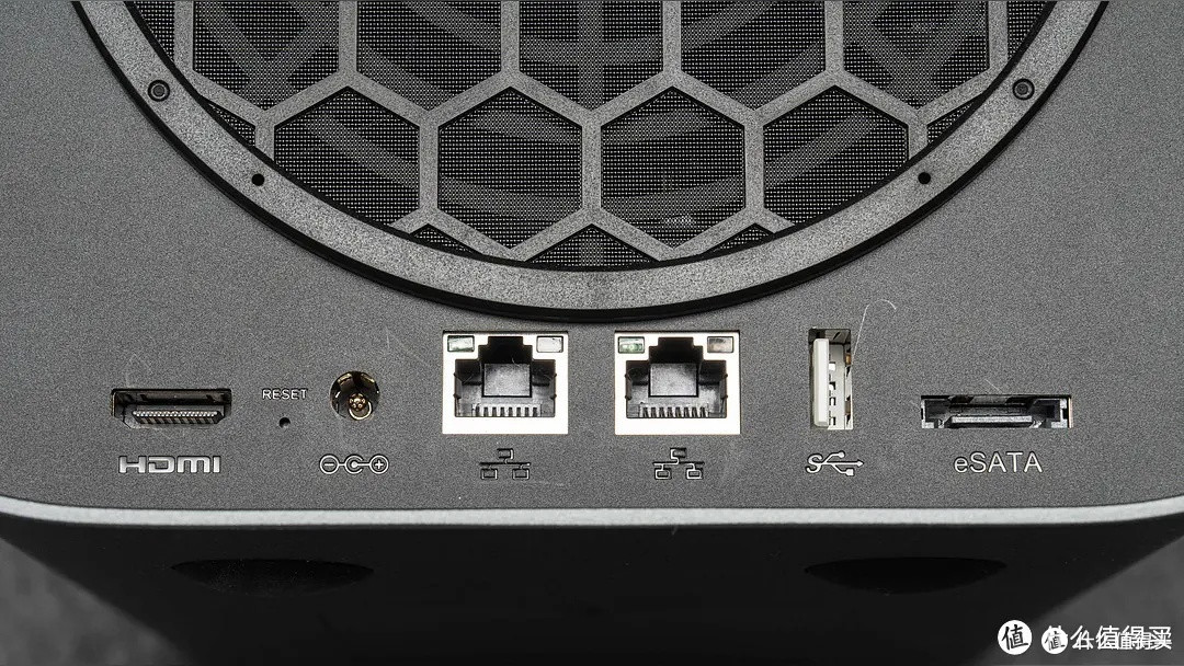 普通用户也能轻松搞定的极空间Z4Pro 8G版NAS