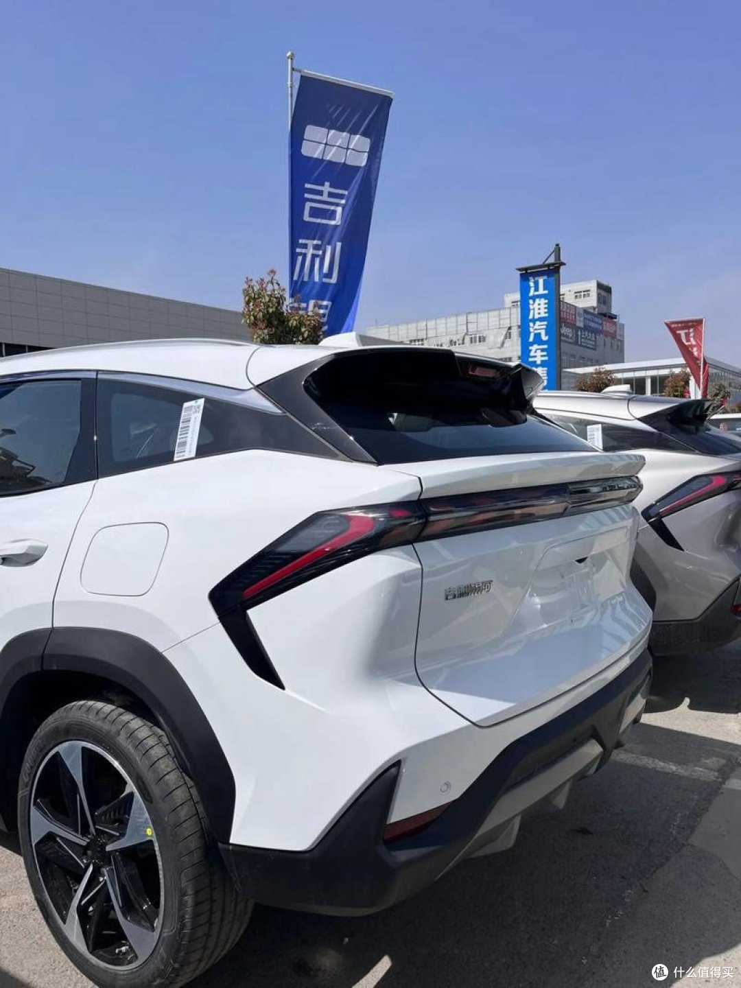 吉利银河L7:11.58 万元起的高性价比混动 SUV