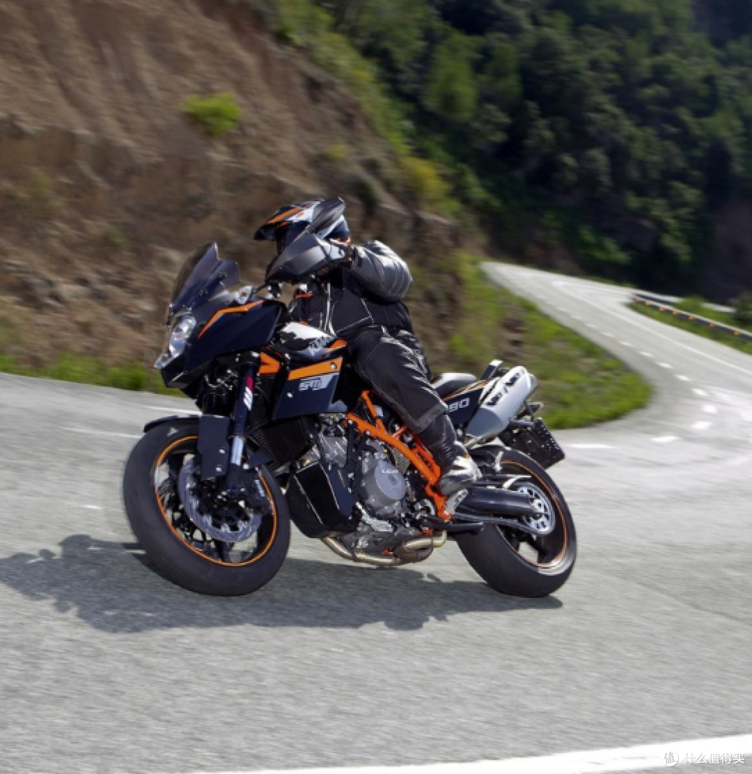 KTM 990 SM-T双缸液冷发动机超级摩托车