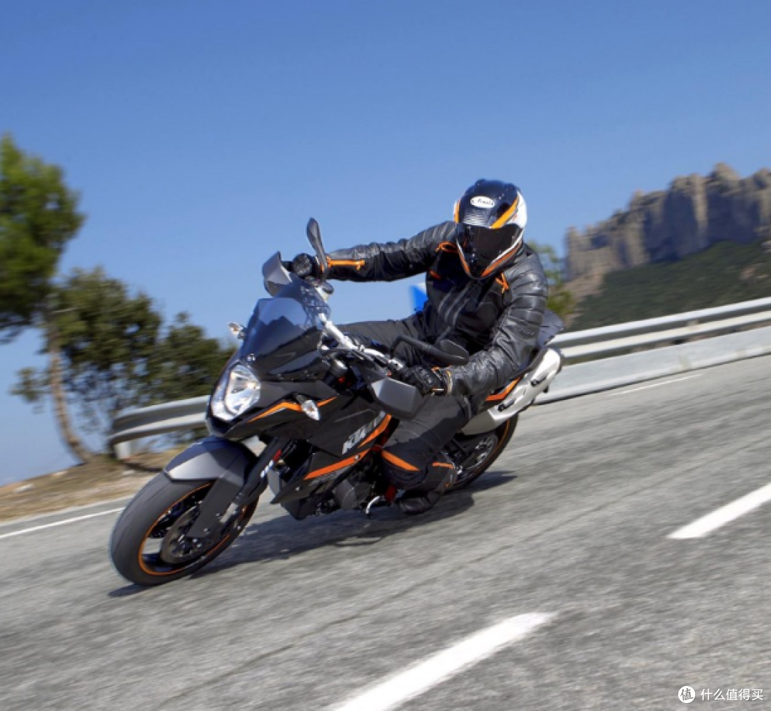 KTM 990 SM-T双缸液冷发动机超级摩托车