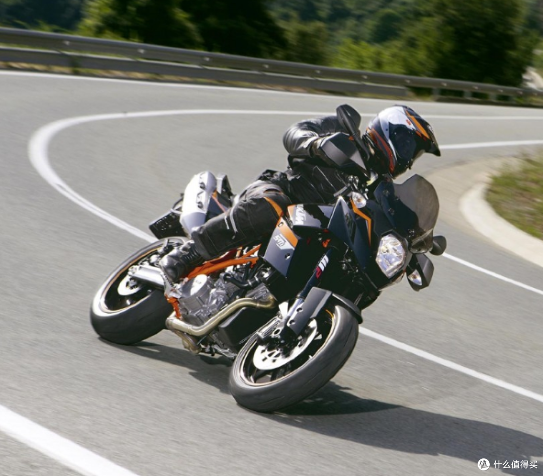 KTM 990 SM-T双缸液冷发动机超级摩托车