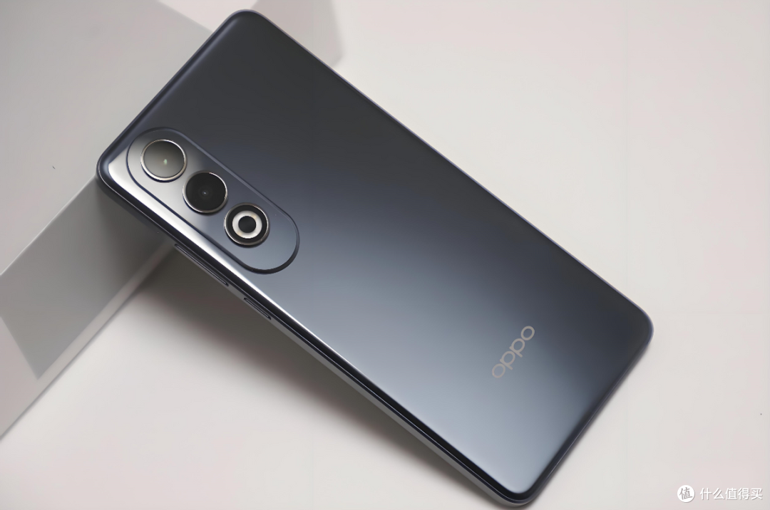OPPO不讲“武德”,100W+5500mAh+骁龙7Gen3,“卷王”价1274元!