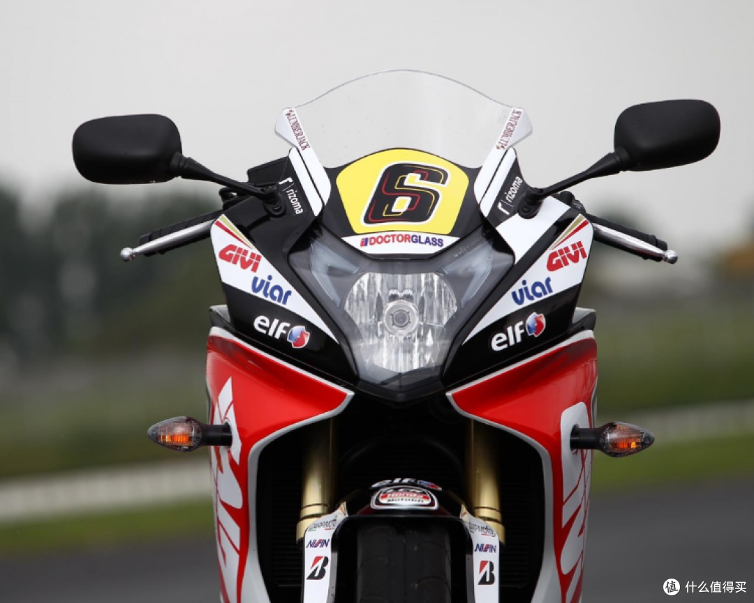 Honda CBR600RR特别版直列四缸发动机摩托车