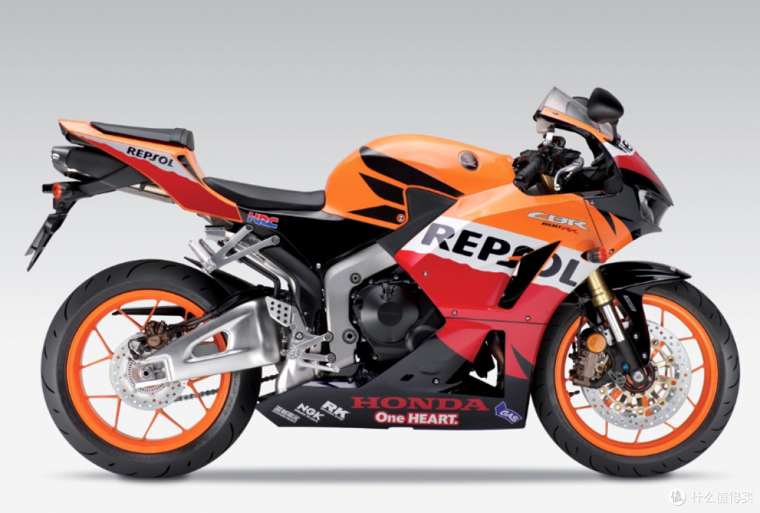 本田CBR600RR 599cc直列四缸发动机 中量级运动摩托车