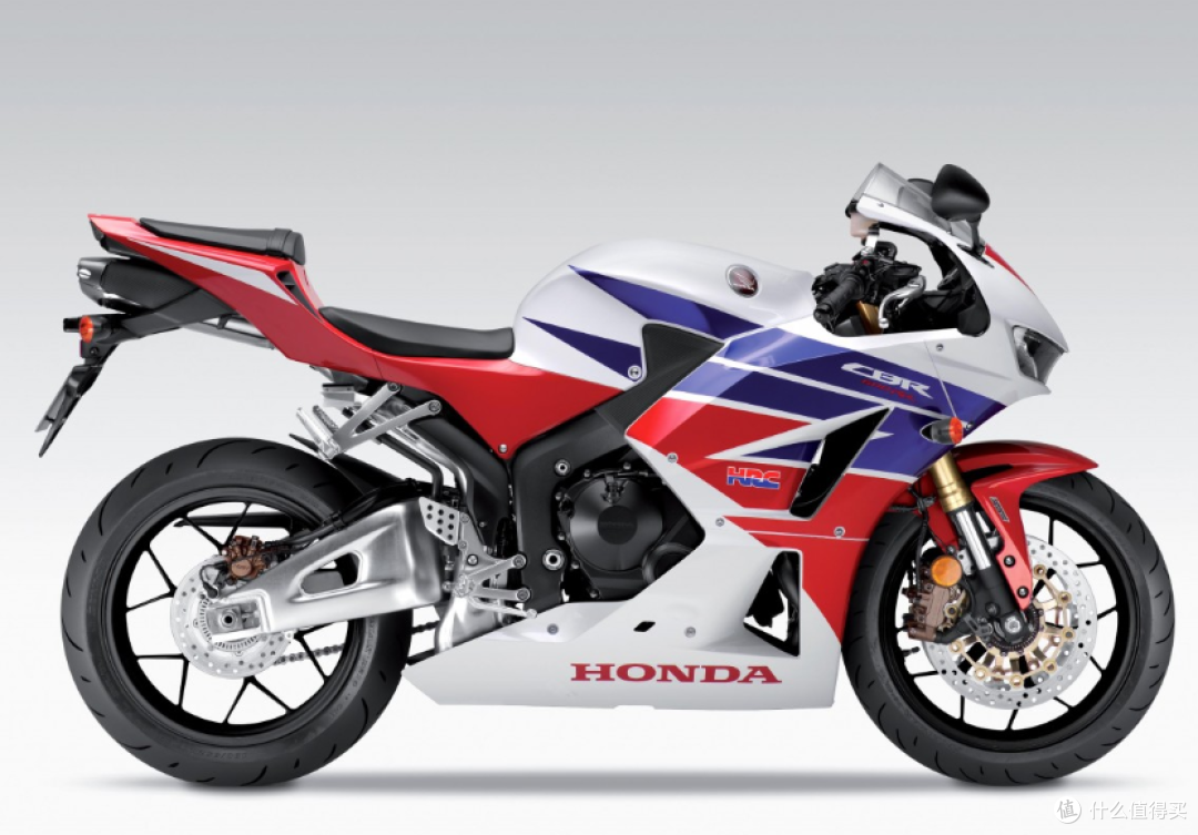 本田CBR600RR 599cc直列四缸发动机 中量级运动摩托车