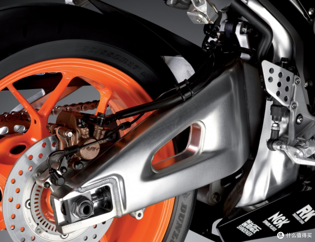 本田CBR600RR 599cc直列四缸发动机 中量级运动摩托车