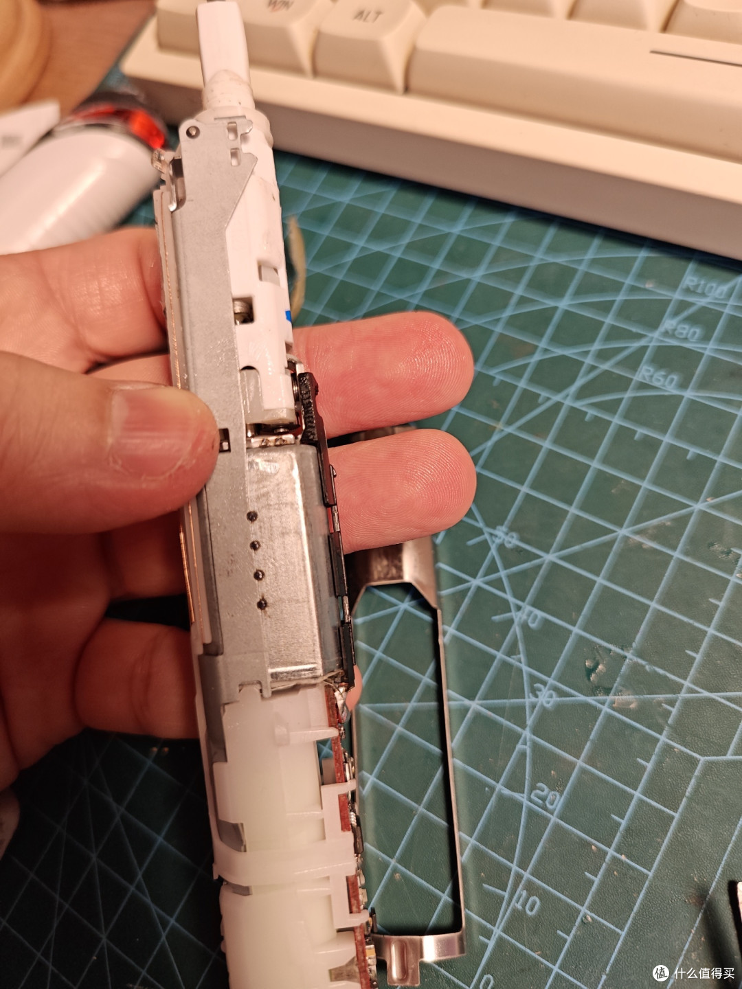 电机上的L型钢片是关键