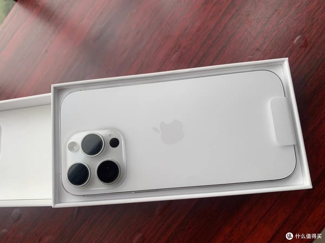 钛金属与AI博弈：iPhone 16 Pro的创新困局与突破