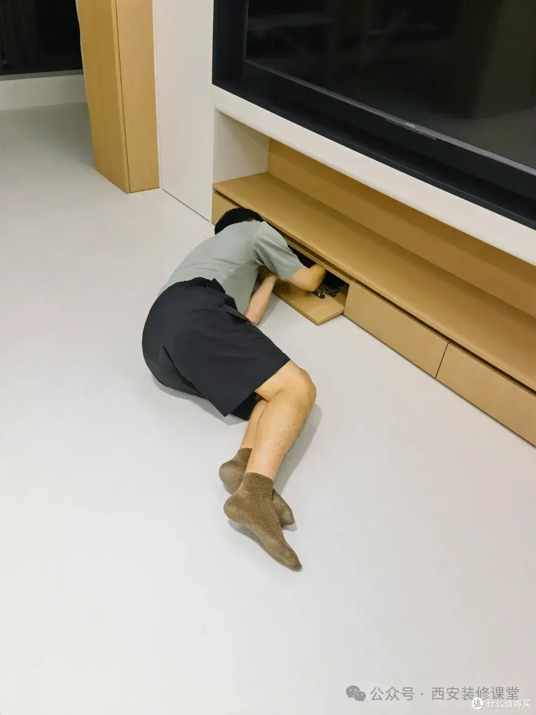 电视柜隐藏插座全错了!超级简单就可以搞定