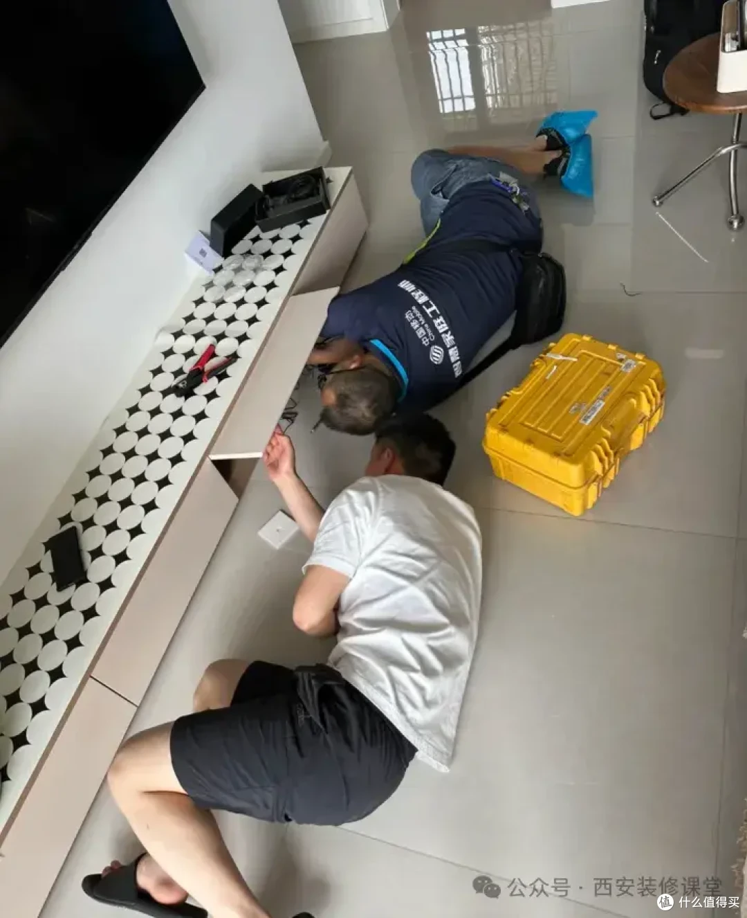 电视柜隐藏插座全错了!超级简单就可以搞定