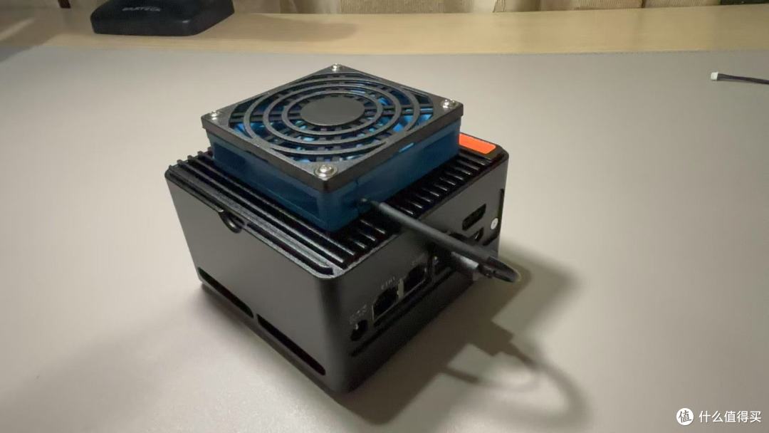 这 “口袋 NAS” 确实有点小，畅网微控 X86-P6 开箱体验