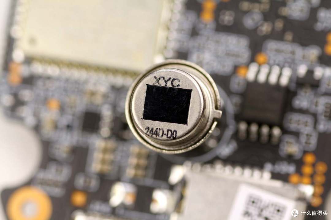 拆解报告：神眸4MP太空人4G智能相机
