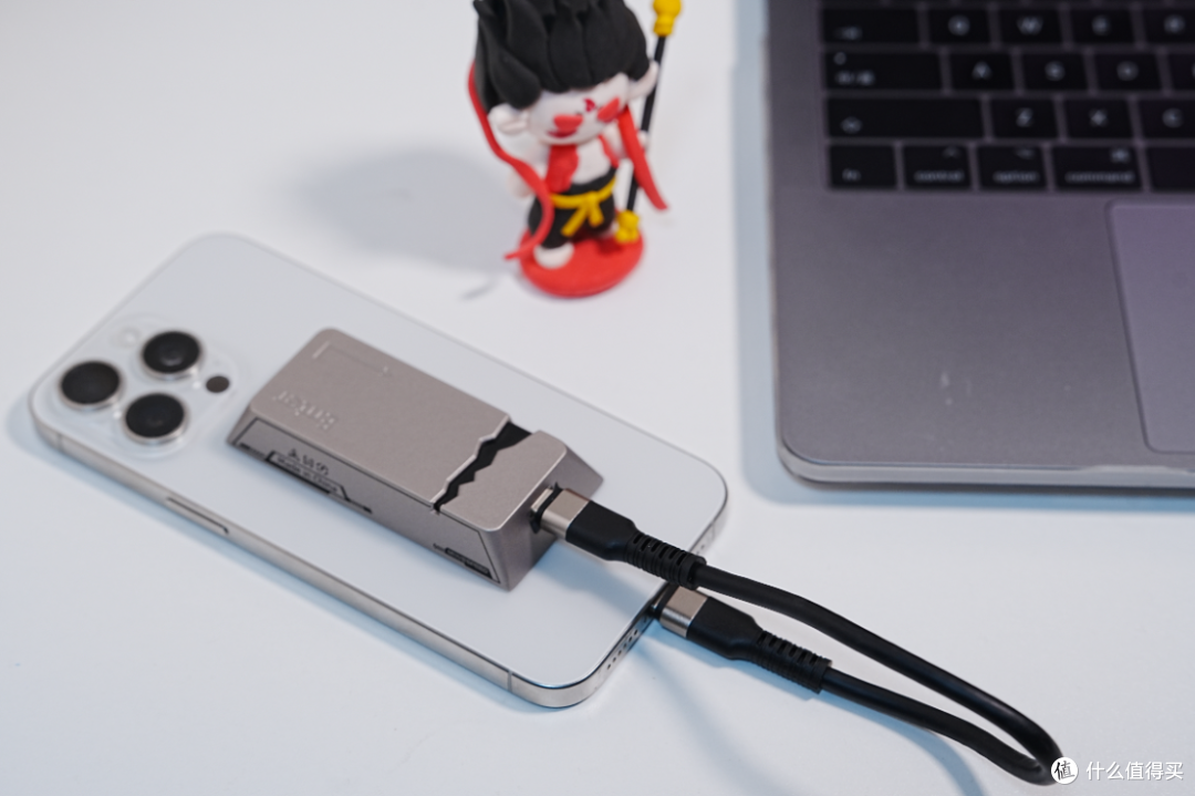 无痛扩容1TB 移速磁吸移动固态硬盘 你的随身数据管家