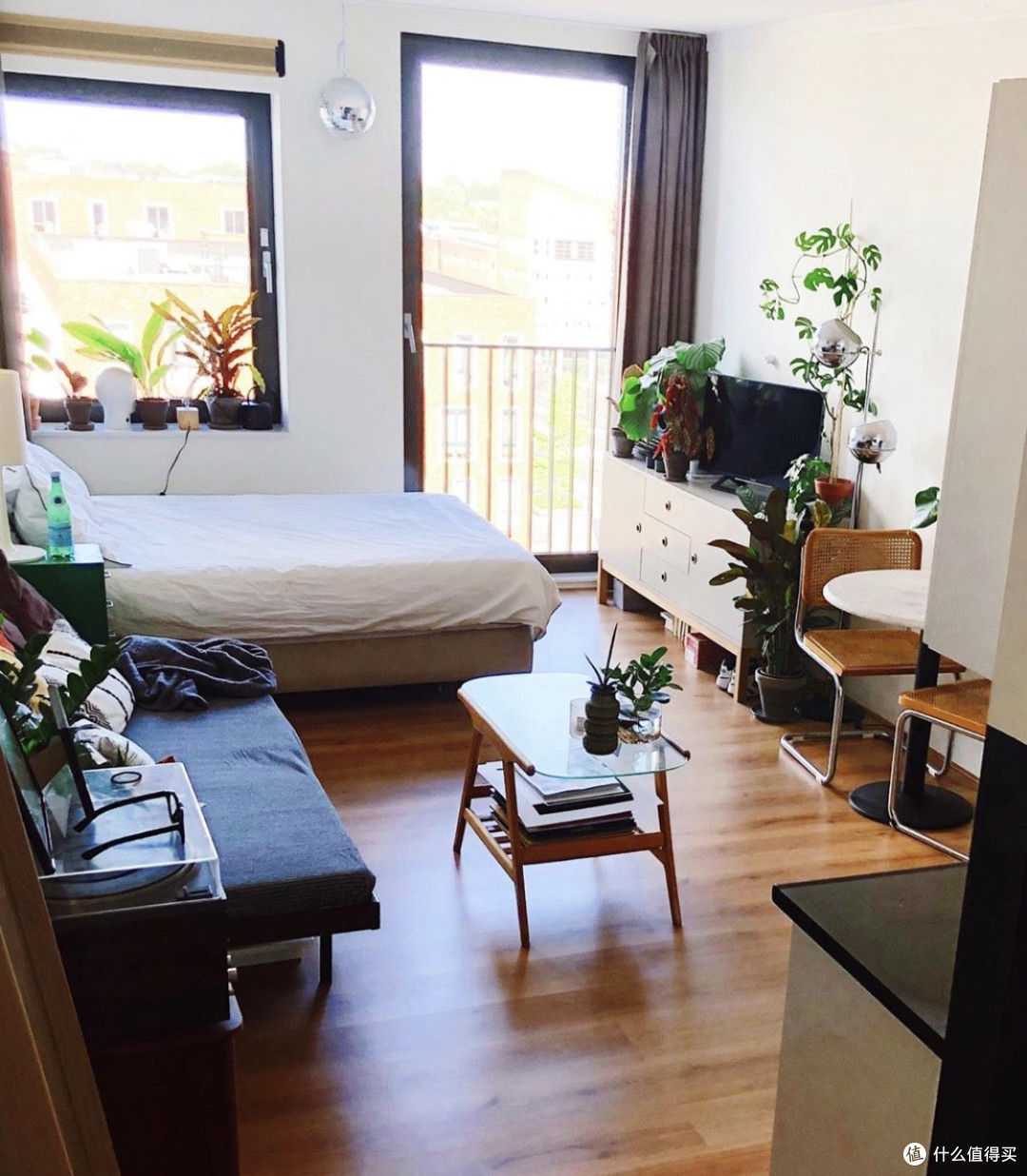 被荷兰帅哥的26㎡小家惊到了,全屋一尘不染,爱干净的人真了不起