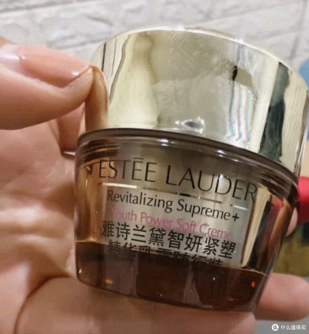 雅诗兰黛小棕瓶护肤品套装：肌肤的奢华守护者