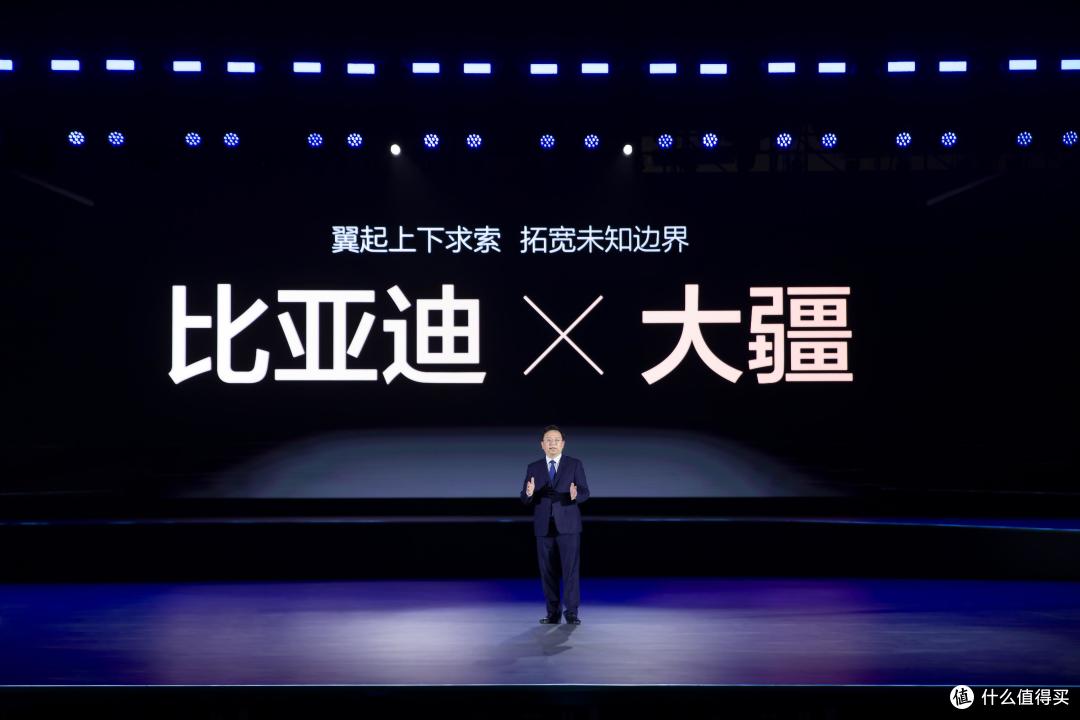 强强合作典范,比亚迪携手大疆发布“灵鸢”智能车载无人机系统!