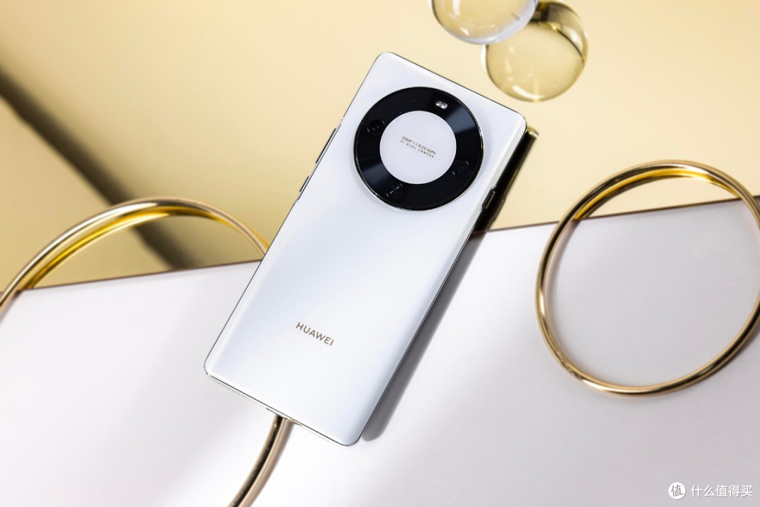 华为：鸿蒙OS+6100mAh+1.5K双曲屏，中端机“大卷王”