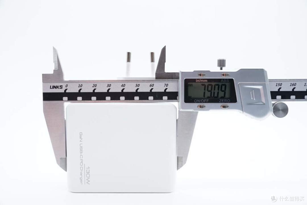 拆解报告:L Lab爱兰博130W 2C1A氮化镓快充充电器
