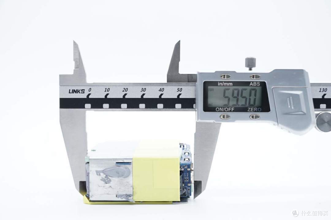 拆解报告:L Lab爱兰博130W 2C1A氮化镓快充充电器