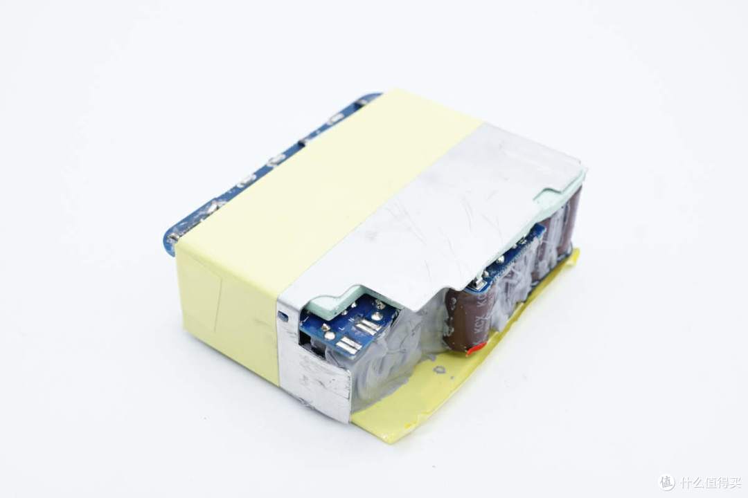 拆解报告:L Lab爱兰博130W 2C1A氮化镓快充充电器