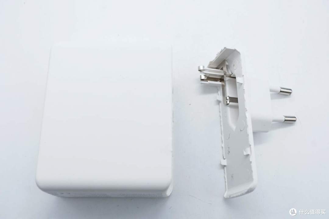 拆解报告:L Lab爱兰博130W 2C1A氮化镓快充充电器